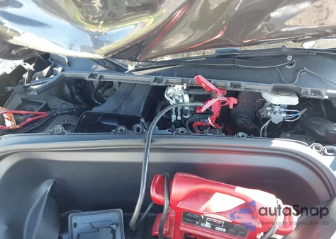 2023 Tesla Model Y Awd/Long Range Dual Motor All-Wheel Drive z USA, uszkodzony, nr VIN 7SAYGDEE4PA161053